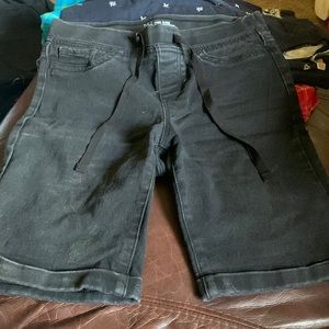 No-Boundaries Black Shorts